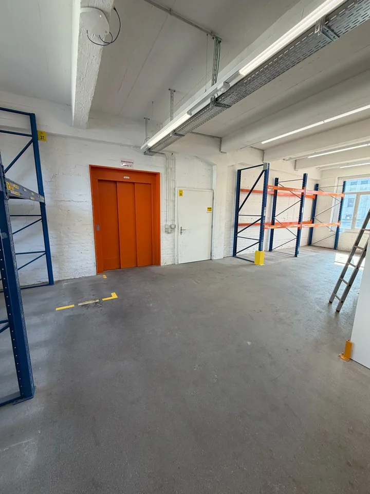 400 m2 di spazio di stoccaggio 1° piano - Güterstrasse 17, 3008 Berna