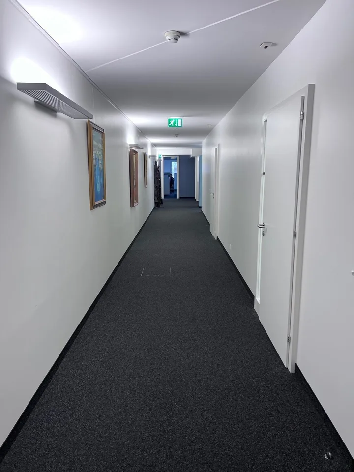 À louer - 1'410 m² de bureaux avec dépôt et parkings à Lausanne – photo 8 sur 10
