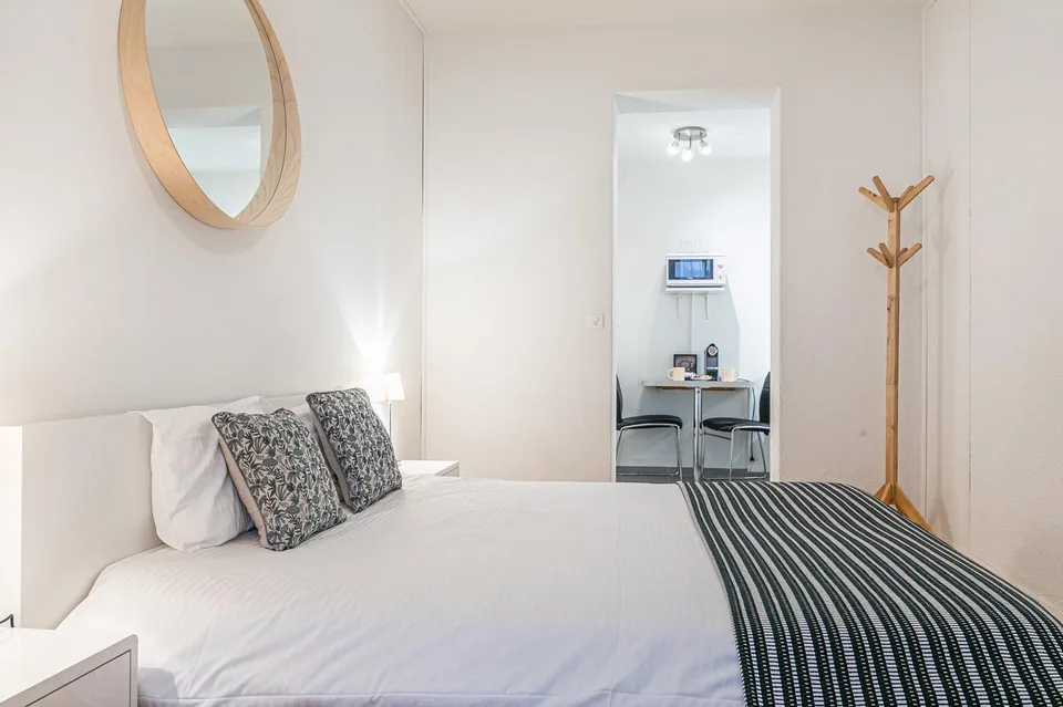 Modern Furnished Studio Near Lausanne Train Station – Rue du Simplon 10!