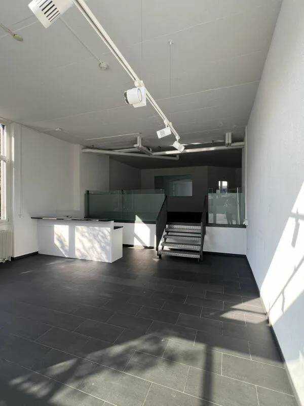 NEGOZIO - UFFICIO - SHOWROOM – foto 8 di 13