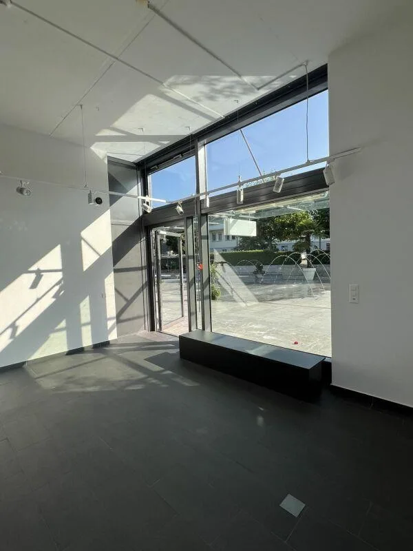 NEGOZIO - UFFICIO - SHOWROOM – foto 6 di 13