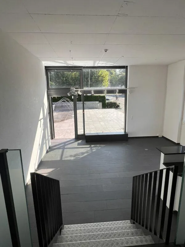 NEGOZIO - UFFICIO - SHOWROOM – foto 7 di 13