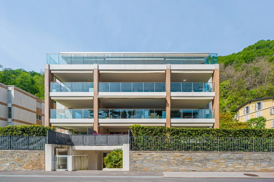 CONFORTEVOLE APPARTAMENTO CON GIARDINO PRIVATO A MELIDE