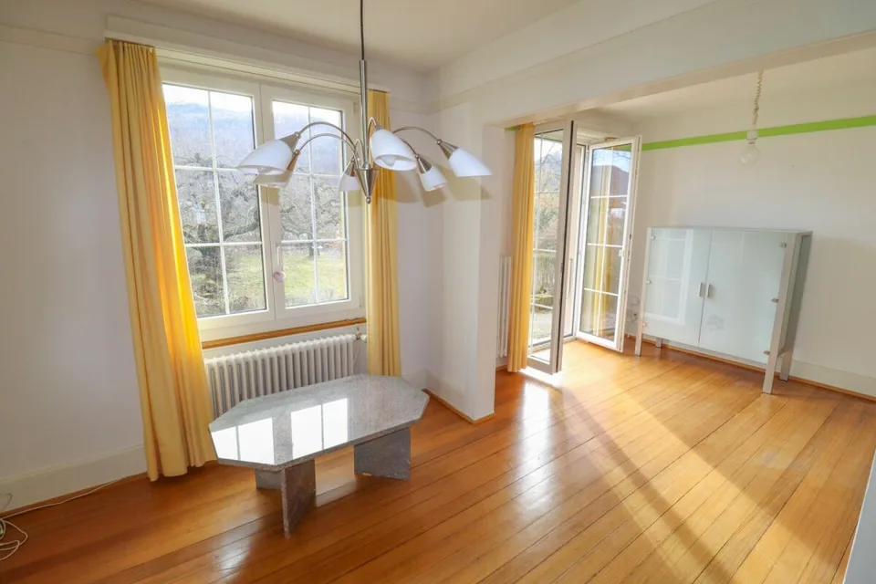Maison de 8,5 pièces, également utilisable comme maison à plusieurs générations, sur 1 441 m2 de terrain avec réserve de terrain constructible