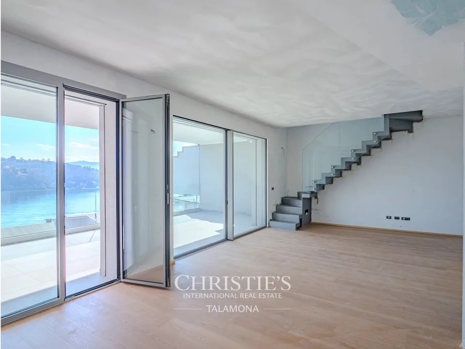 Penthouse di tre camere con vista lago meravigliosa a Laveno-Mombello – foto 6 di 13