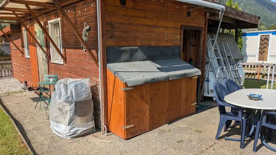 Affascinante casa da campeggio di 2,5 locali con terrazza soleggiata a Raron VS