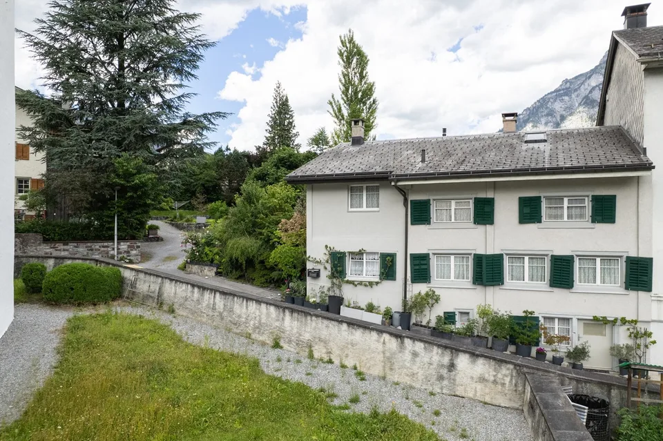 Casa di 6 stanze affascinante con carattere, molto spazio e terrazza soleggiata