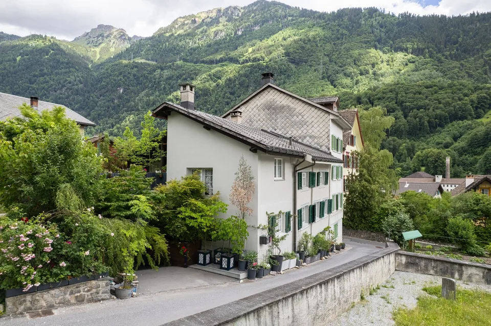 Casa di 6 stanze affascinante con carattere, molto spazio e terrazza soleggiata