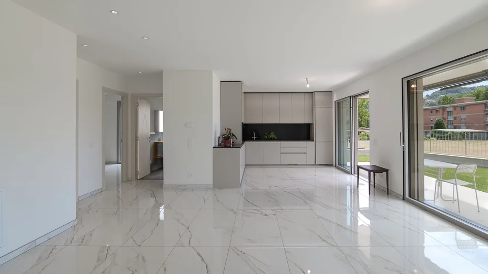 Nouvel appartement de 3,5 pièces avec jardin à Agno