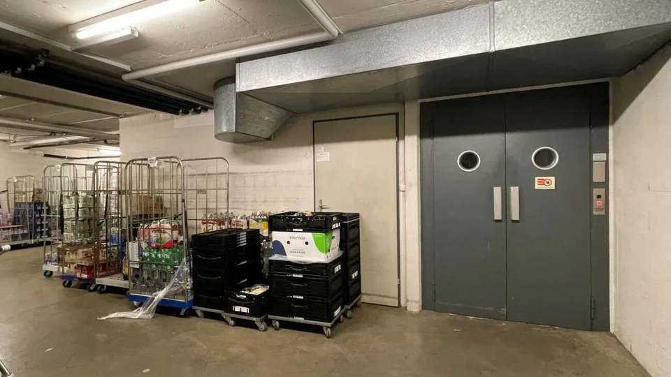 Casa residenziale e commerciale con parcheggi a Buckten/BL