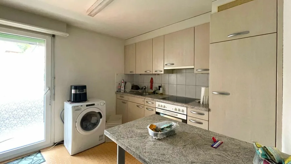 Casa residenziale e commerciale con parcheggi a Buckten/BL – foto 6 di 11