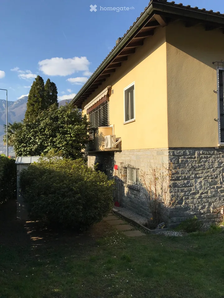 Selling house in Cadenazzo with air conditioning
