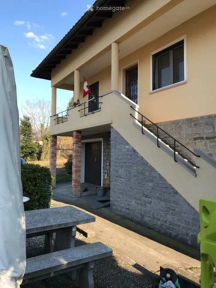 Selling house in Cadenazzo with air conditioning