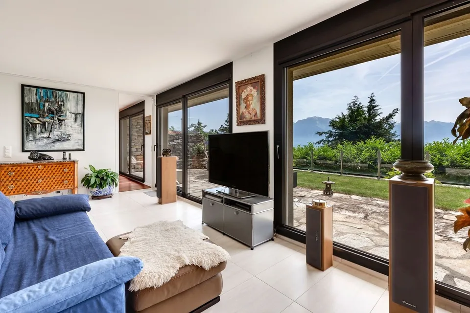 Prächtige moderne Villa mit 180-Grad-Blick auf den See und die Alpen – Foto 8 von 26
