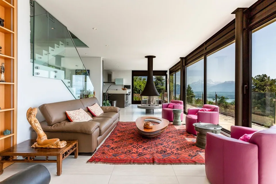Superbe Villa im modernen Stil mit 180-Grad-Blick auf den See und die Alpen