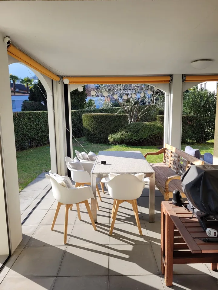 Affascinante appartamento di giardino di 3,5 locali con terrazza e giardino compreso parcheggio