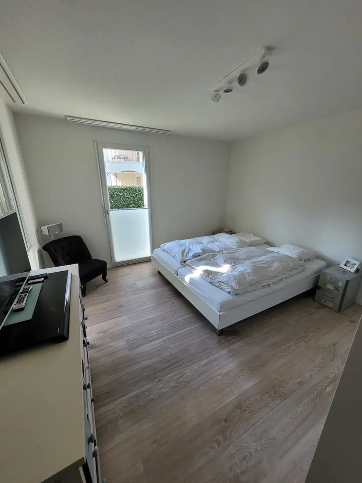 Affascinante appartamento di giardino di 3,5 locali con terrazza e giardino compreso parcheggio – foto 9 di 10