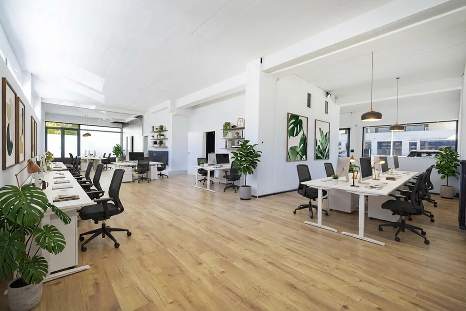 LOCAUX COMMERCIAUX IDEALEMENT SITUES A COTE DE LA PLACE DE ROME