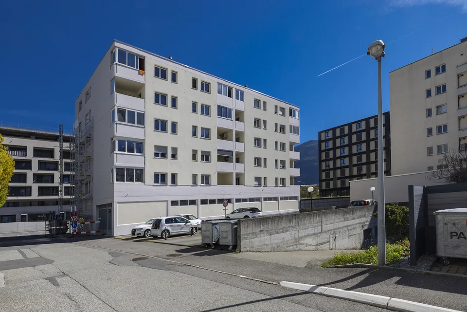 LOCAUX COMMERCIAUX IDEALEMENT SITUES A COTE DE LA PLACE DE ROME – foto 12 di 13