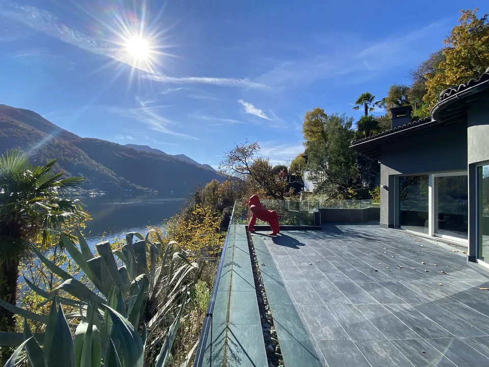 Villa elegante con spa e piscina privati con vista sul lago