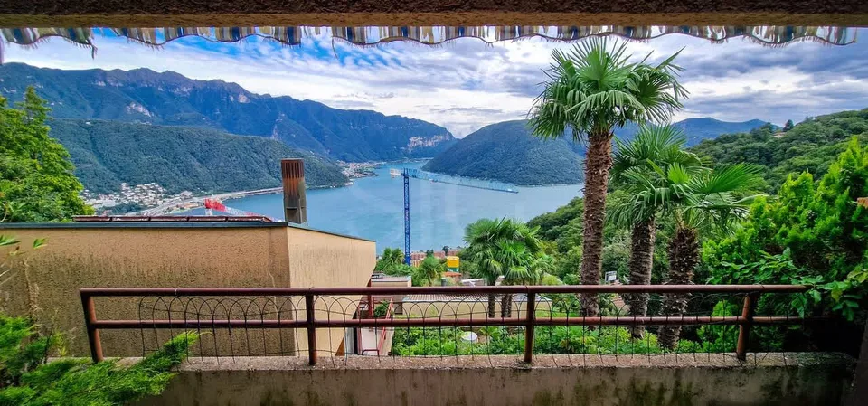 Casa indipendente vista lago