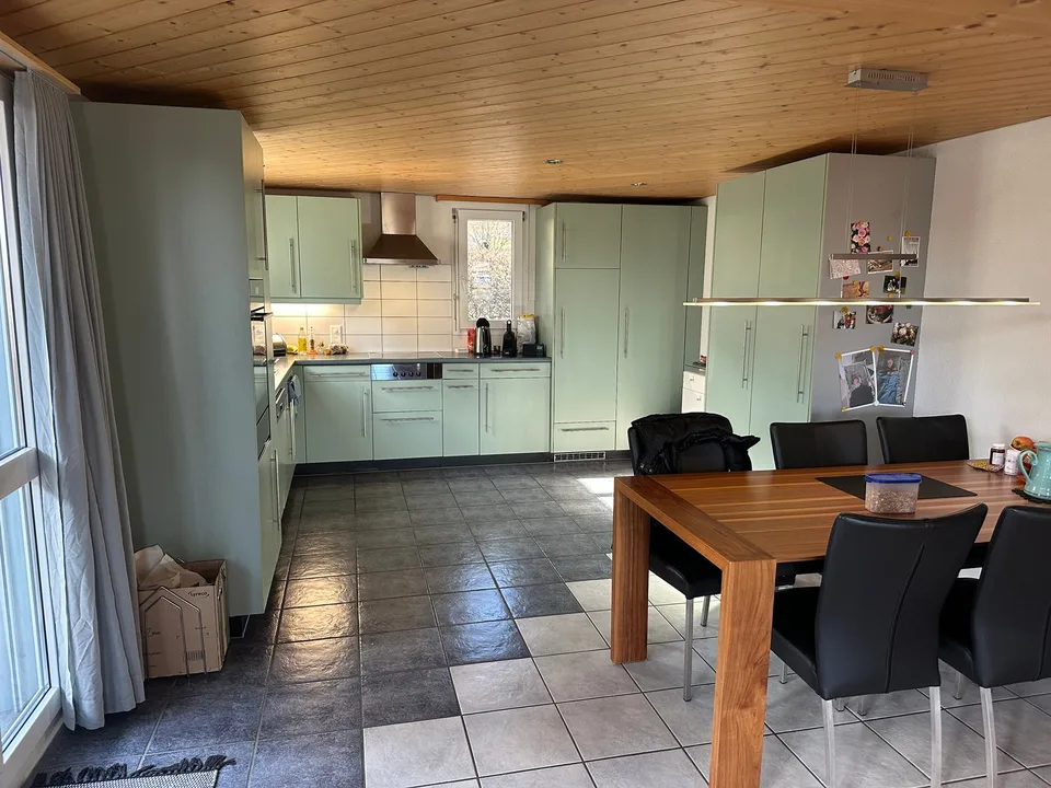 Grosszügige 6.5-Zimmer-Wohnung mit grosser Terrasse und Garten