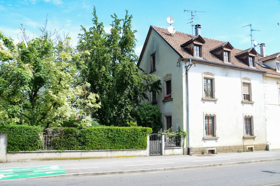 EXKLUSIVANGEBOT – CHARAKTERHAUS MIT GROSSEM POTENZIAL – IN DER NÄHE VON STADTZENTRUM UND BAHNHOF
