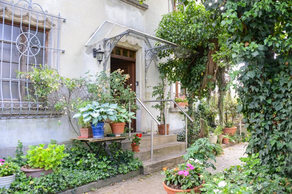 OFFRE EXCLUSIVE – MAISON DE CARACTÈRE AVEC GRAND POTENTIEL – PRÈS DU CENTRE-VILLE ET DE LA GARE