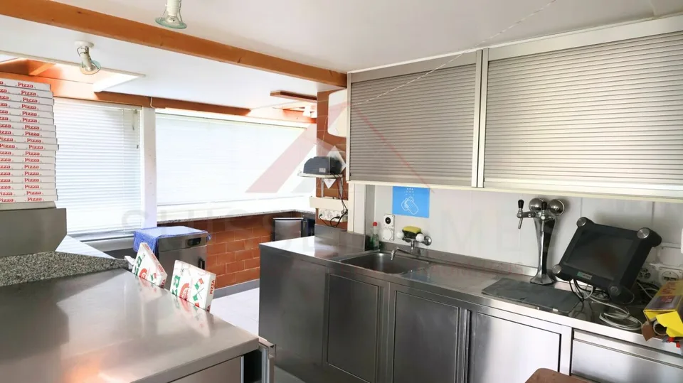 Edificio residenziale e commerciale attraente con ristorante e possibilità di sviluppo a Plaffeien – foto 6 di 27