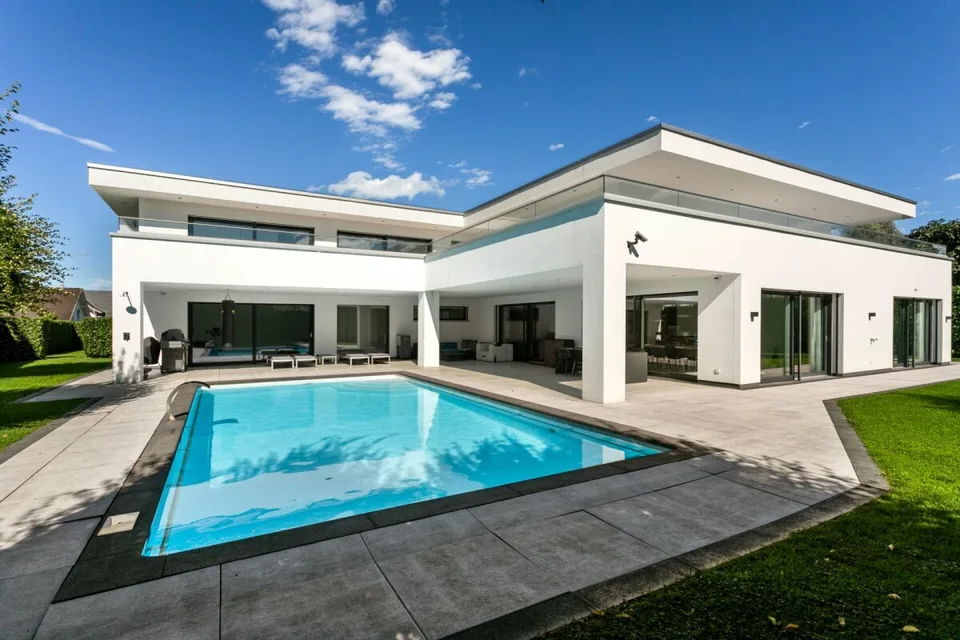 Moderne Luxusvilla mit grosser Tiefgarage