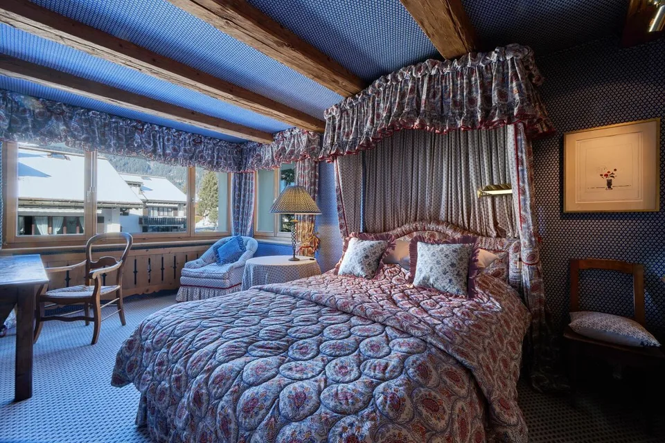 Exclusive luxury apartment with chalet character in the center of Klosters – photo 8 of 10