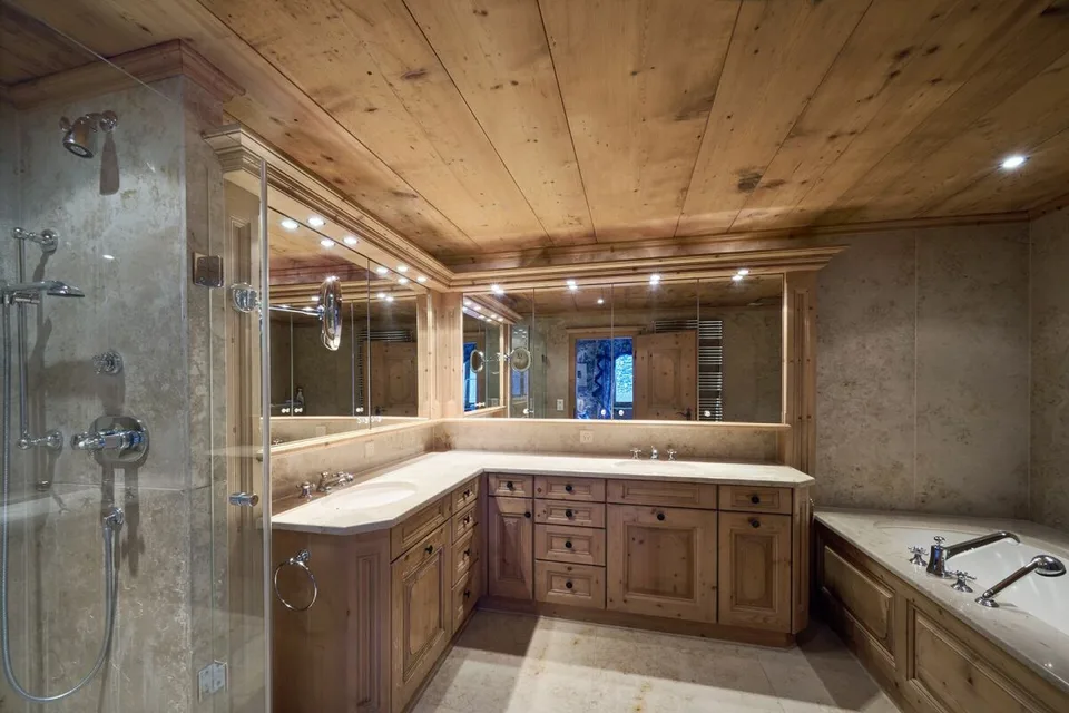 Exclusive luxury apartment with chalet character in the center of Klosters – photo 7 of 10