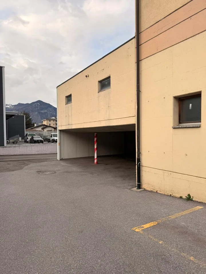 Locale commerciale in vendita nel centro di Fully