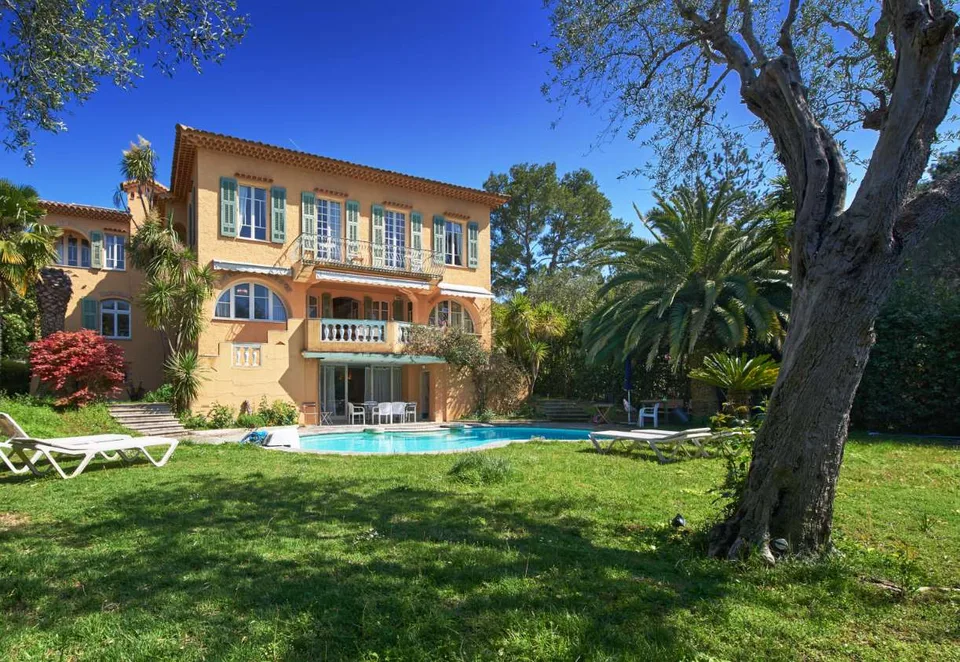 magnifica villa art déco in una tenuta sicura