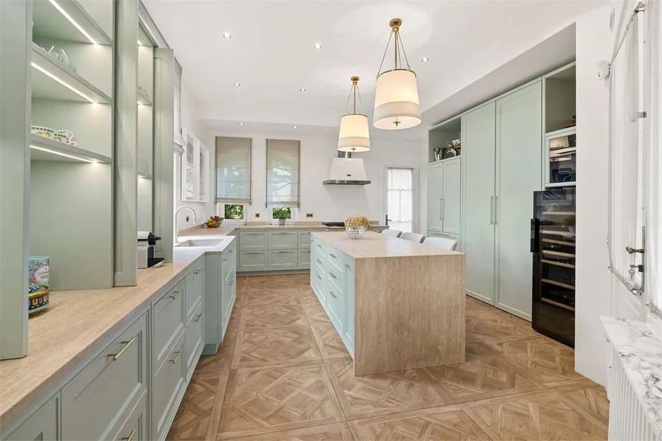 Prächtige Art-Déco-Villa in einer sicheren Anlage – Foto 10 von 11