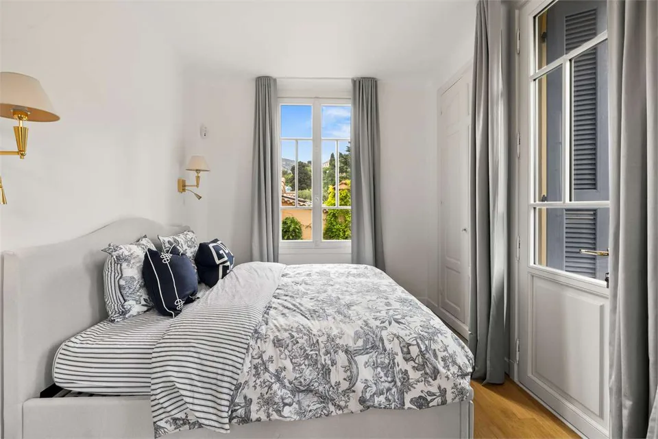Prächtige Art-Déco-Villa in einer sicheren Anlage – Foto 9 von 11