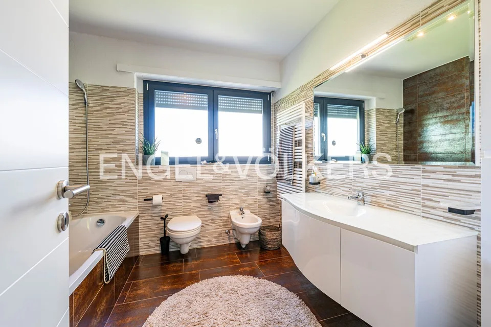 Casa multifamiliare con piscina esterna (62) – foto 9 di 11