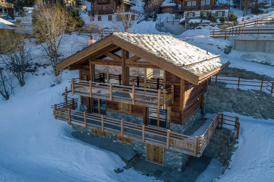 Schönes neues Skichalet direkt an der Piste in einer Wohnanlage