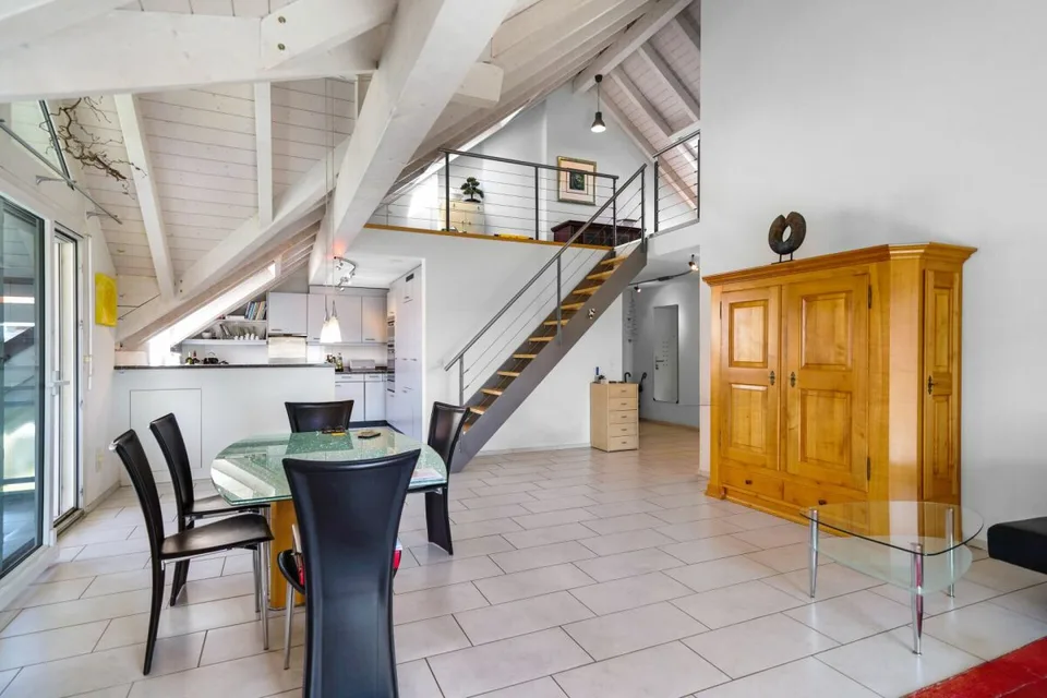 Grosszügige 5.5-Zimmer Maisonette Wohnung im Herzen von Studen