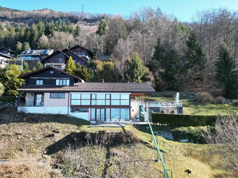 MAISON INDIVIDUELLE  DE 6,5 PIECES AVEC SUPERBE VUE PANORAMIQUE DANS QUARTIER RESIDENTIEL TRES CALME