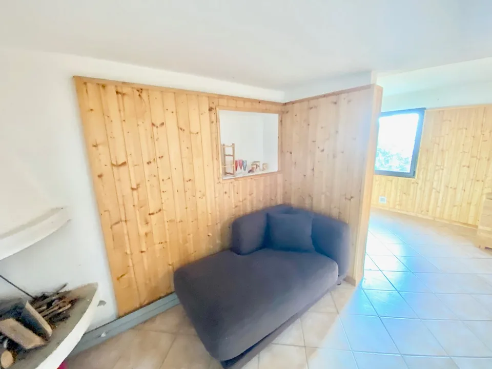 Rustico in posizione tranquilla e molto soleggiata con grande terreno e vista lago – foto 6 di 20