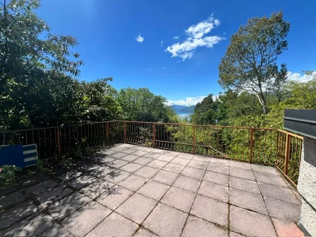 Rustico in posizione tranquilla e molto soleggiata con grande terreno e vista lago – foto 13 di 20