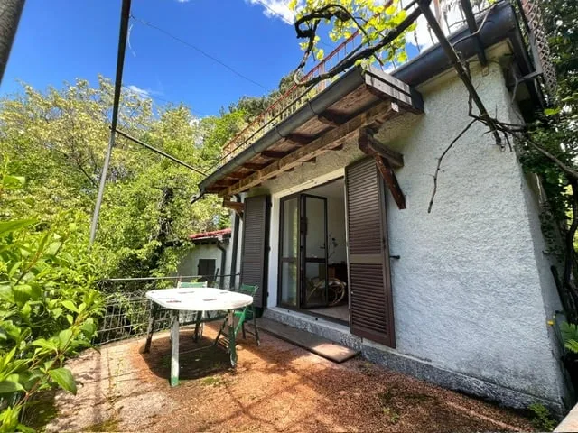 Rustico in ruhiger und sehr sonniger Lage mit großem Grundstück und Seeblick