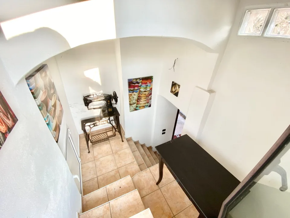 Rustico in posizione tranquilla e molto soleggiata con grande terreno e vista lago – foto 10 di 20