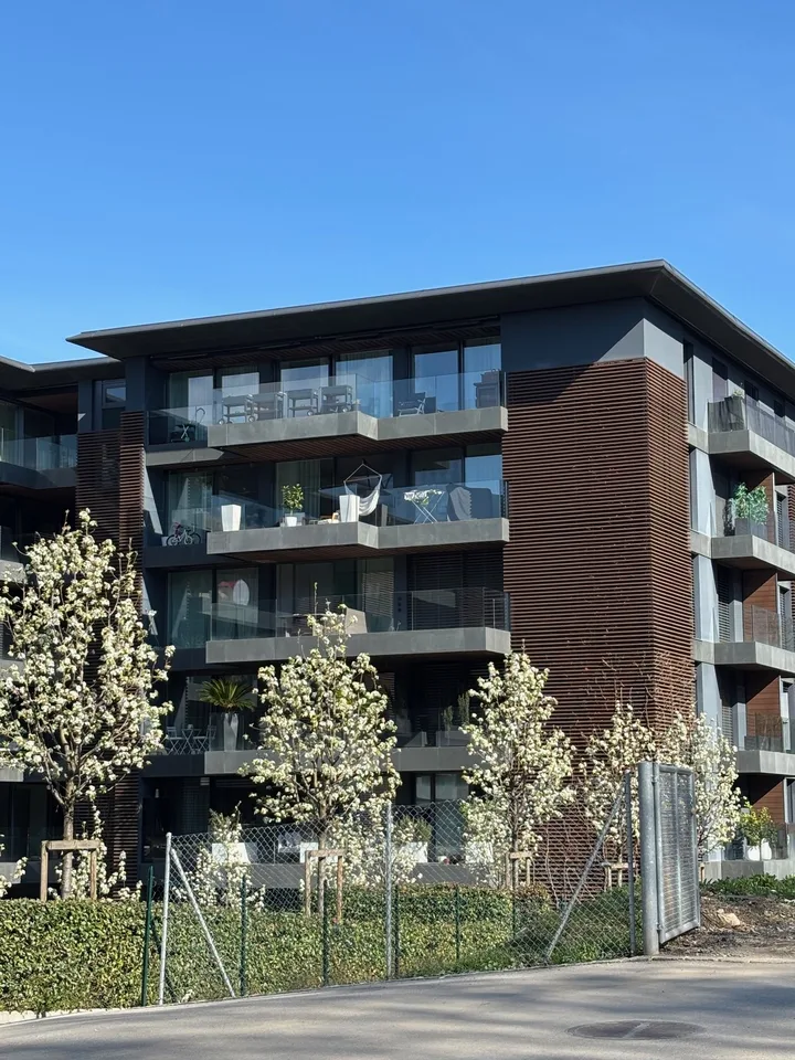Elegantes 4.5-Zimmer-Wohnung mit großer Terrasse in der renommierten Residenza Parco – Foto 14 von 22