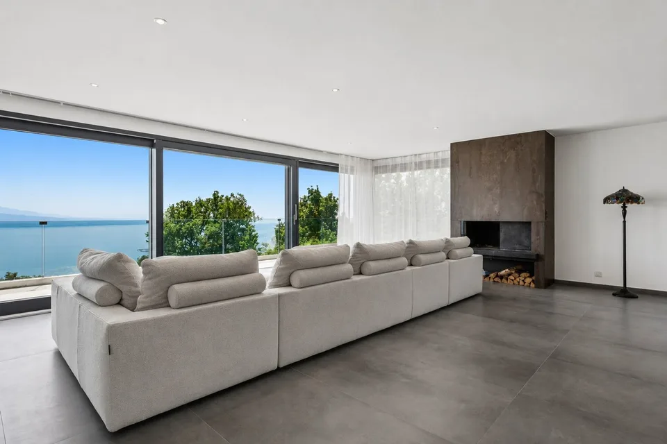 VILLA PANORAMICA ECCEZIONALE CON PISCINA DOMINANTE IL LAGO – foto 13 di 13