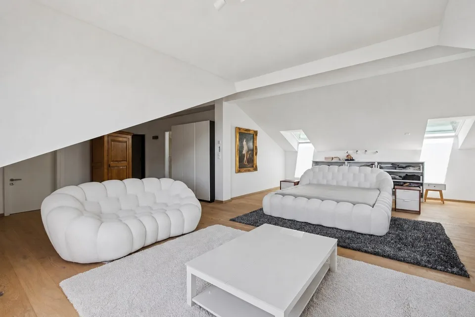 VILLA PANORAMICA ECCEZIONALE CON PISCINA DOMINANTE IL LAGO – foto 7 di 13
