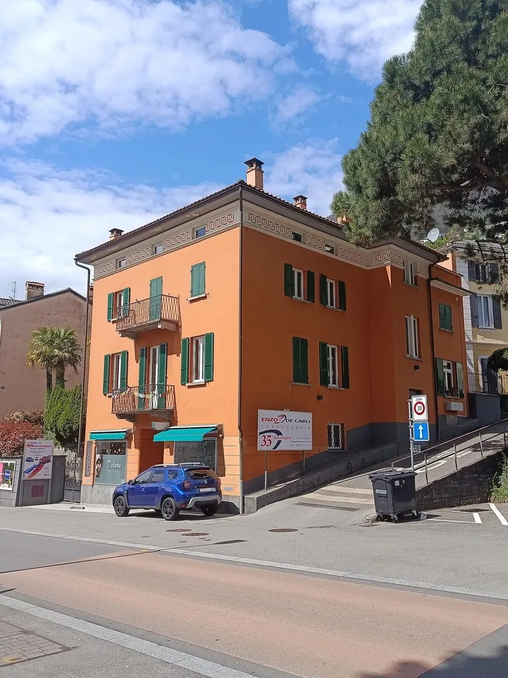 Casa tipica a reddito nel cuore di Muralto - 2 negozi e 3 appartamenti