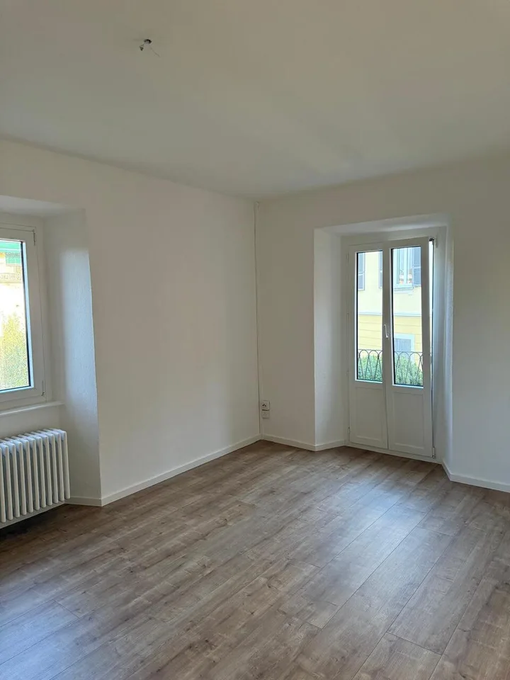 Casa tipica a reddito nel cuore di Muralto - 2 negozi e 3 appartamenti