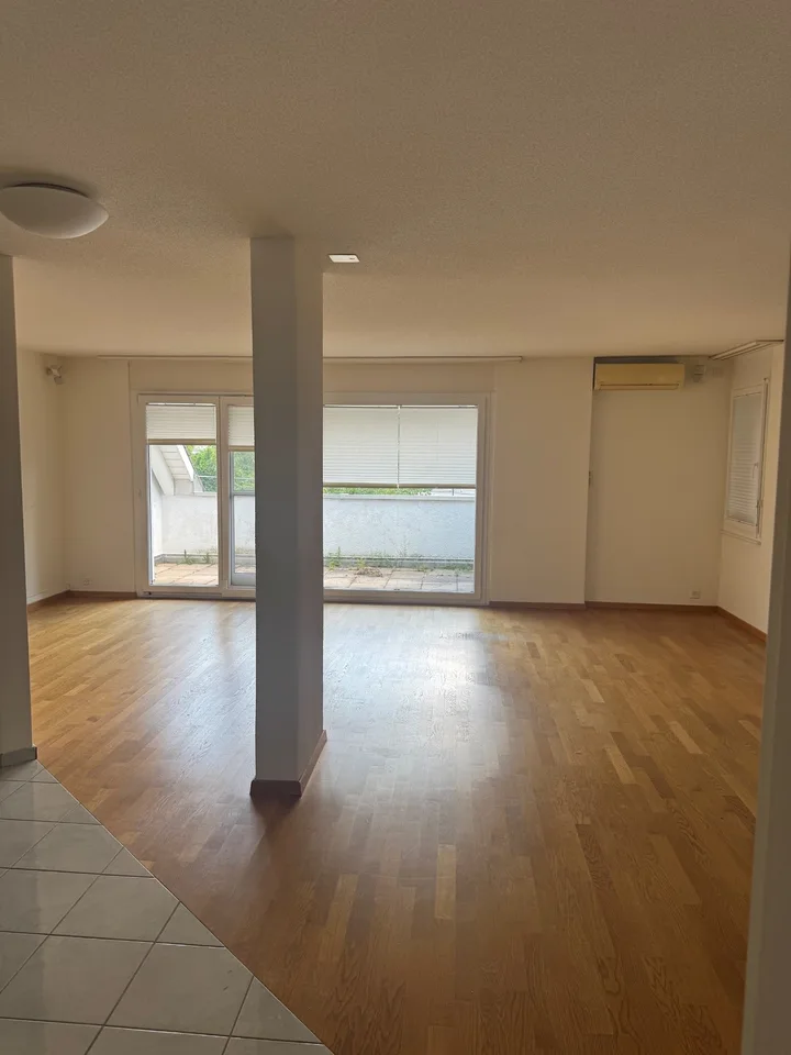 Ampio appartamento mansardato 5.5 locali a Richterswil – disponibile immediatamente!